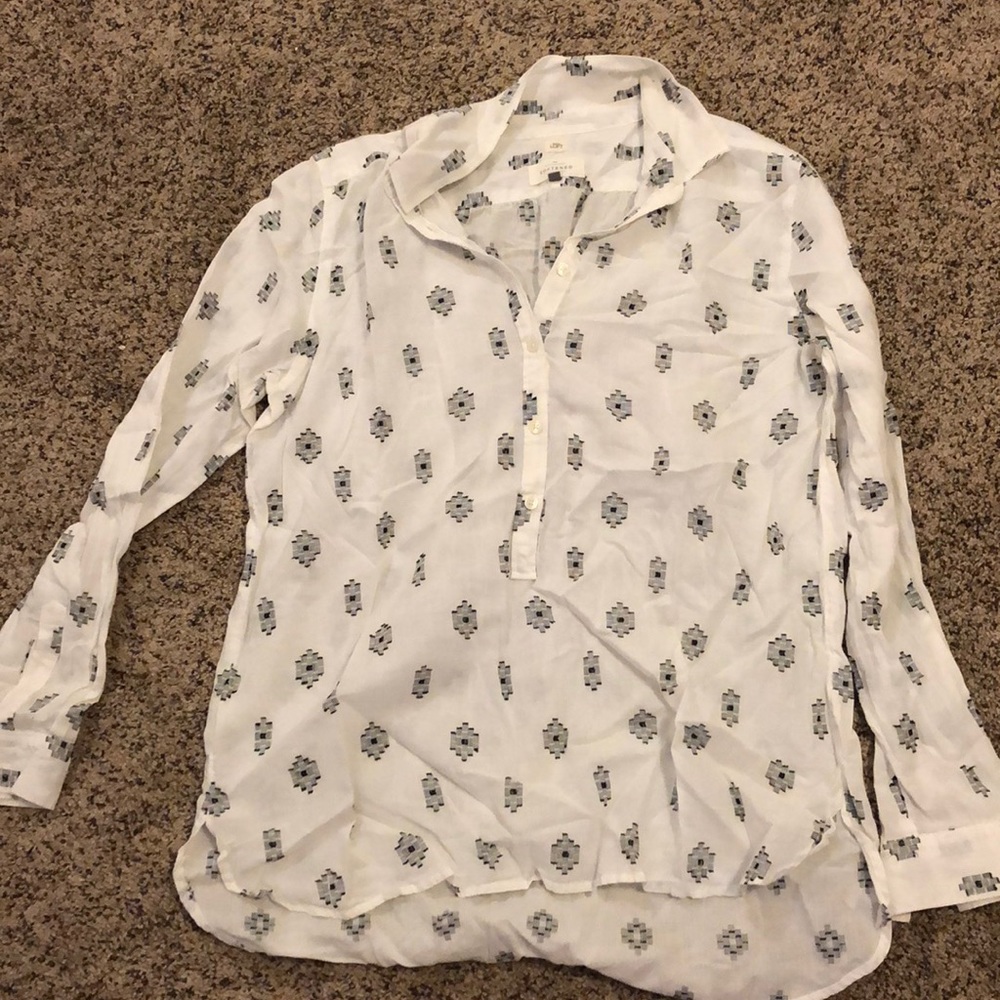 Anne Taylor long sleeve Aztec print blouse
